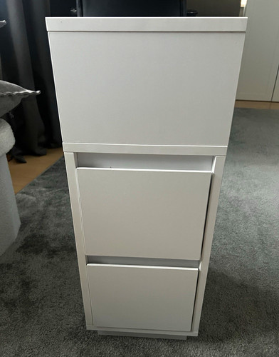 Weißer nachttisch mit - mit, 2